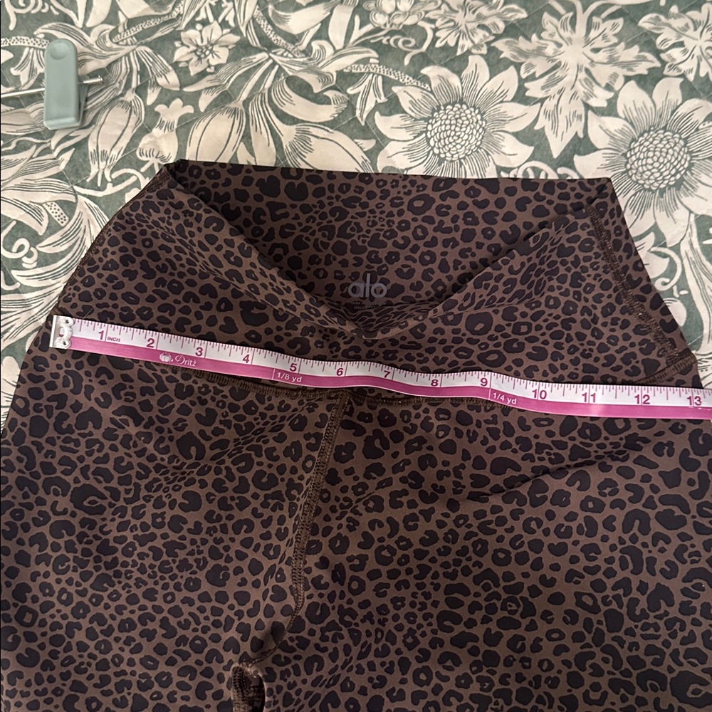 ALO Yoga Leopard Print Leggings - Brown and Black - Picture 12 of 12